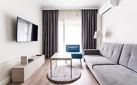 Chic & Luxury Apartment By Mennica Residence